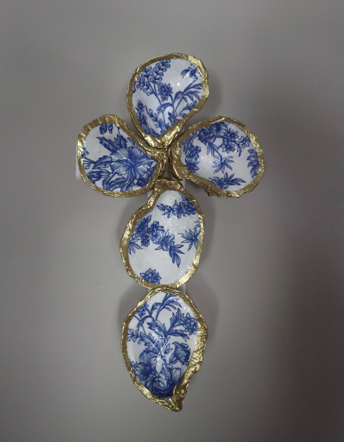 Oyster Cross Wall Art: White Flowers Design