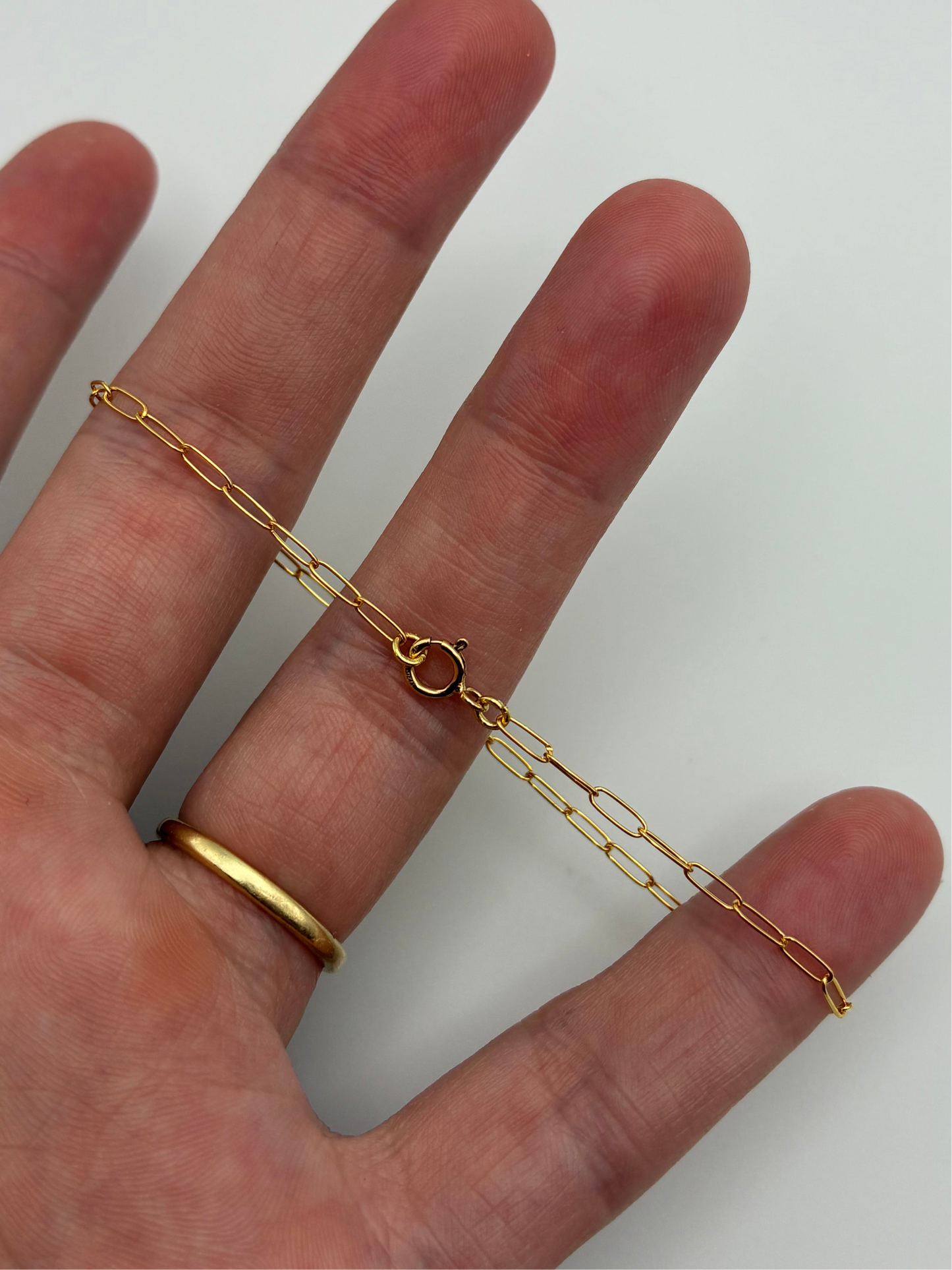 The Daintiest Paper Chain Bracelet