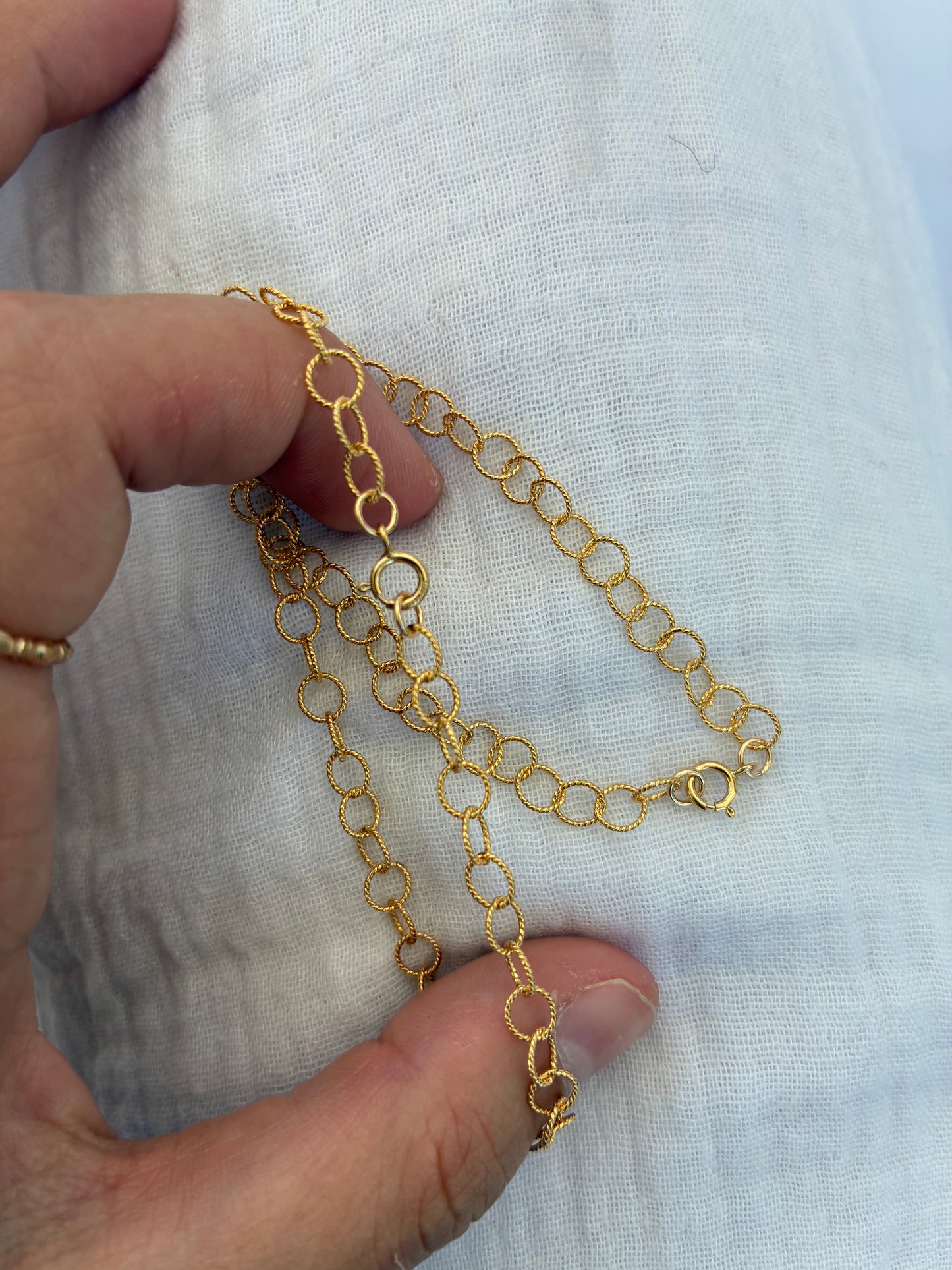 Dainty Textured Circular Chain Bracelet