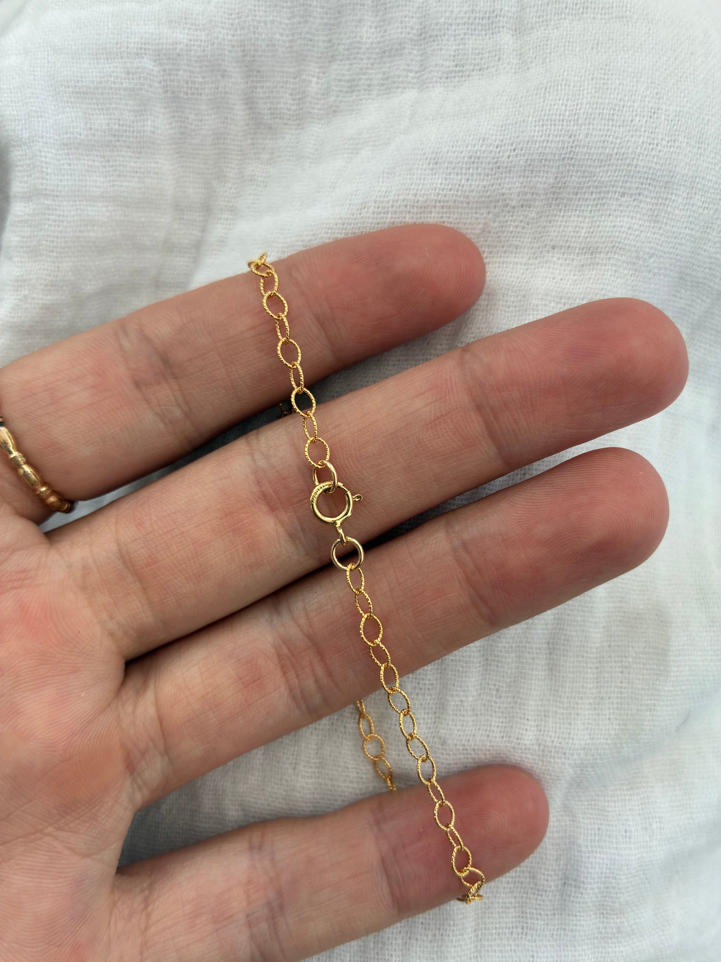 The Daintiest Textured Oval Chain Bracelet