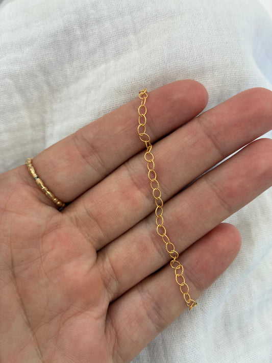 The Daintiest Textured Oval Chain Bracelet