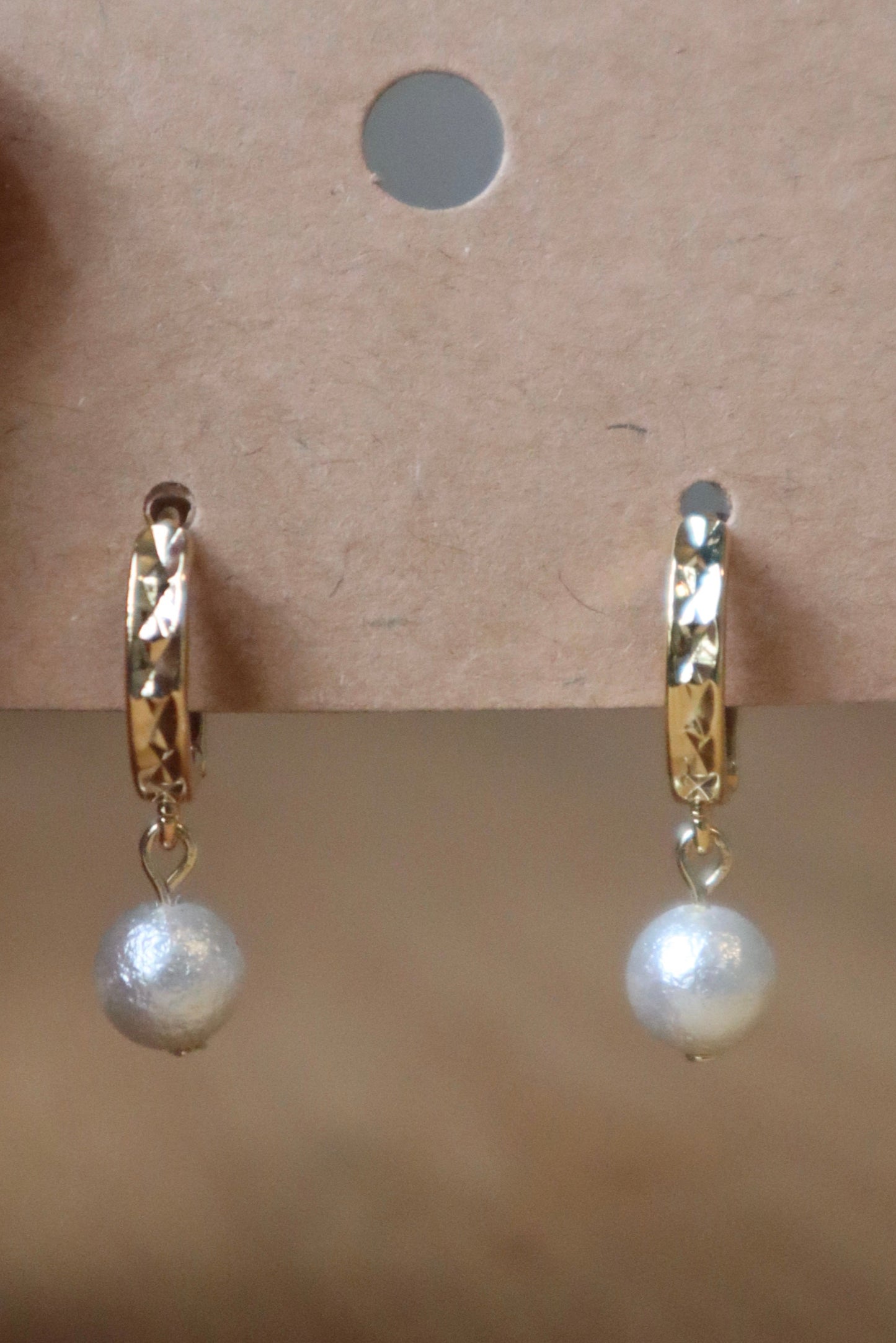 Facette Huggie Hoops with Crinkle Pearl