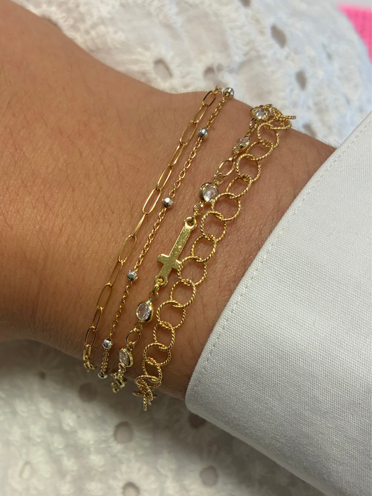 The Daintiest Paper Chain Bracelet