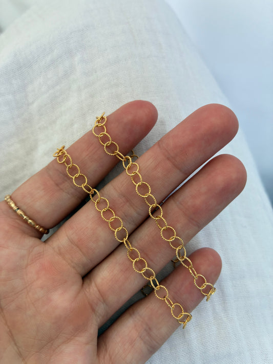 Dainty Textured Circular Chain Bracelet