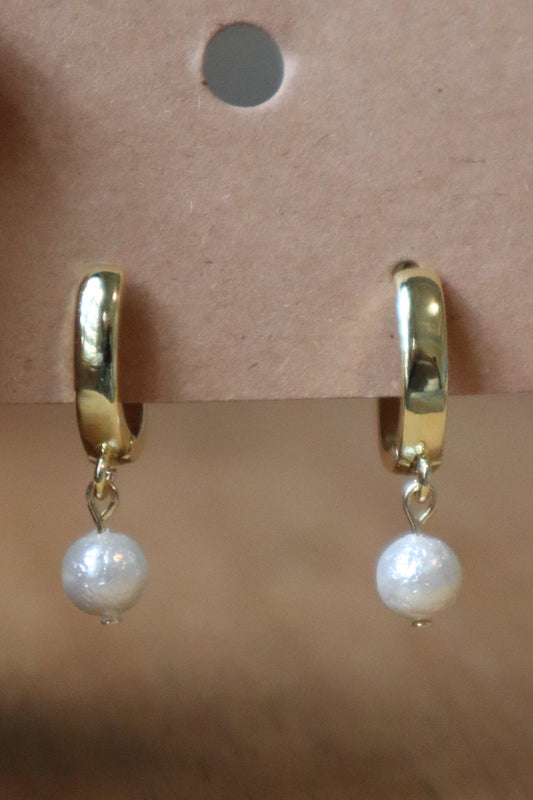 Standard Huggie Hoops with Crinkle Pearl