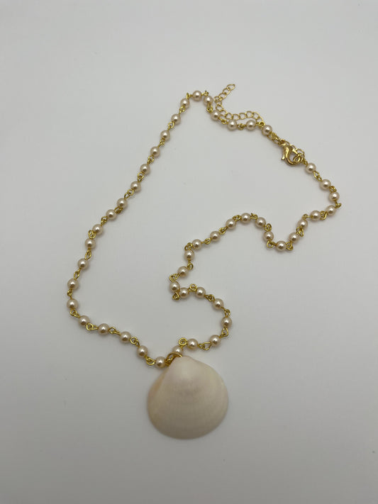 Shell with Pearls Necklace